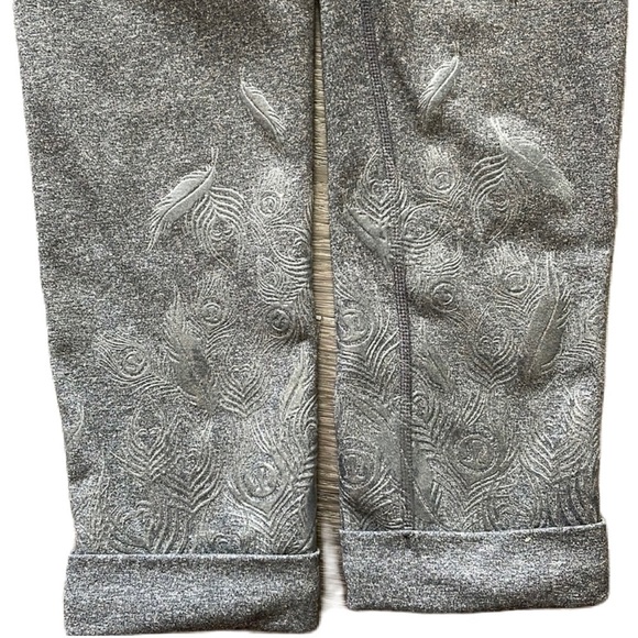 Sz2 Lululemon Vintage crops Heathered Black with Embossed Logo and feathers EUC - Picture 5 of 8